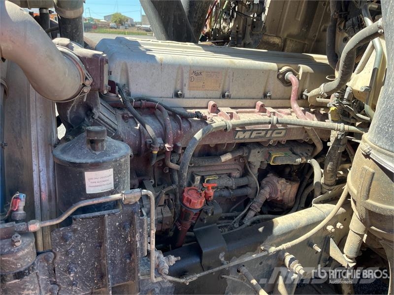 Mack CLXT Super-Liner 6x4 T/A Day Cab Truck Tractor Prime Movers