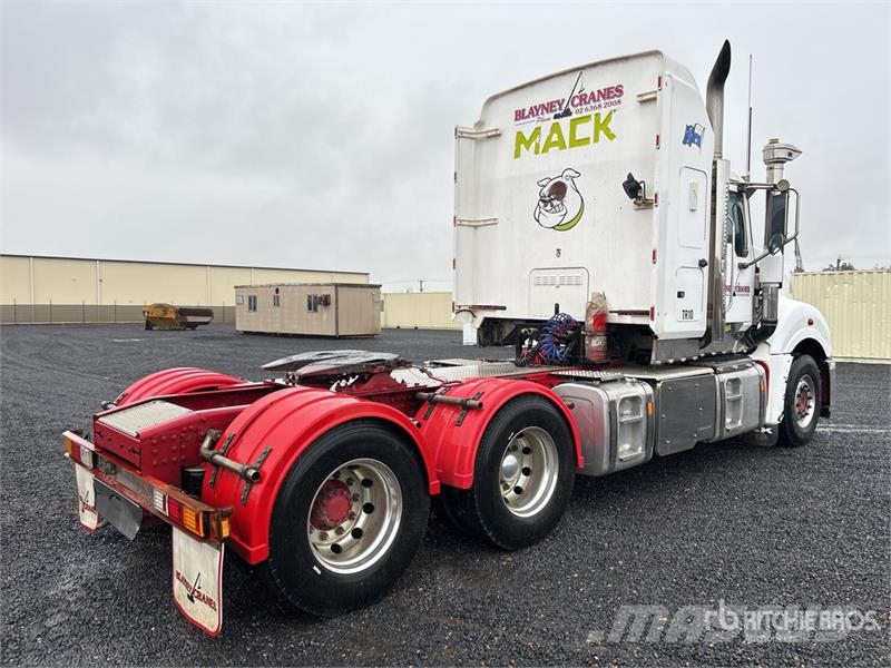 Mack CLXT Super-Liner 6x4 T/A Sleeper Truck Tractor Tegljači
