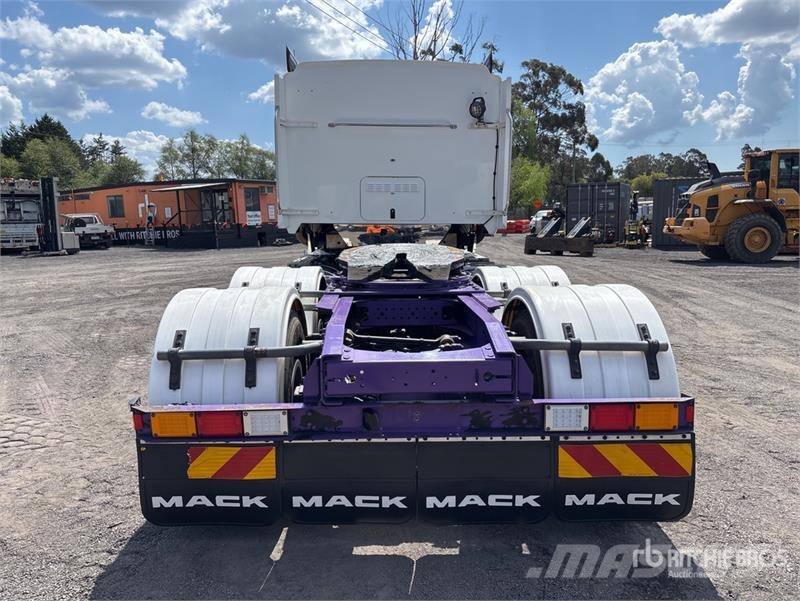 Mack CLXT Super-Liner 6x4 T/A Sleeper Truck Tractor Tracteur routier
