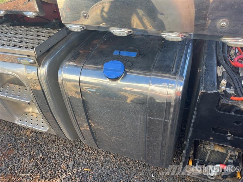 Mack CLXT Super-Liner 6x4 T/A Sleeper Truck Tractor Dragbilar