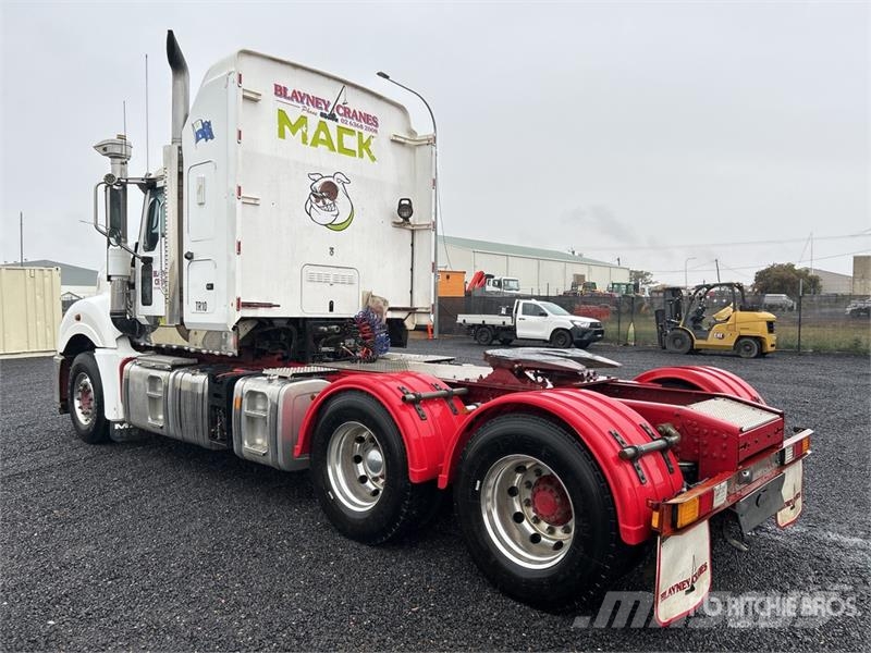 Mack CLXT Super-Liner 6x4 T/A Sleeper Truck Tractor Tegljači