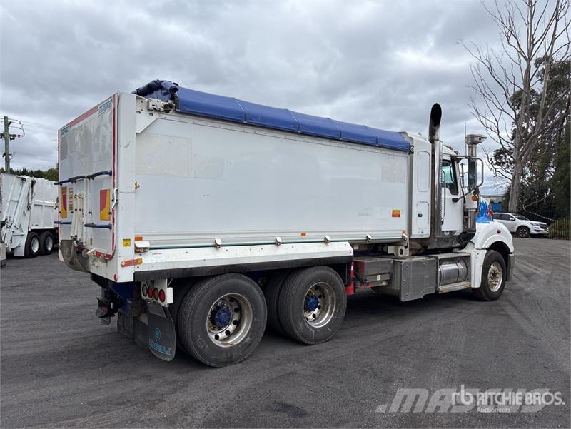 Mack CLXT Superliner 6x4 Sleeper T/A Dump Truck Самоскиди
