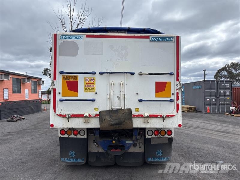 Mack CLXT Superliner 6x4 Sleeper T/A Dump Truck Самоскиди