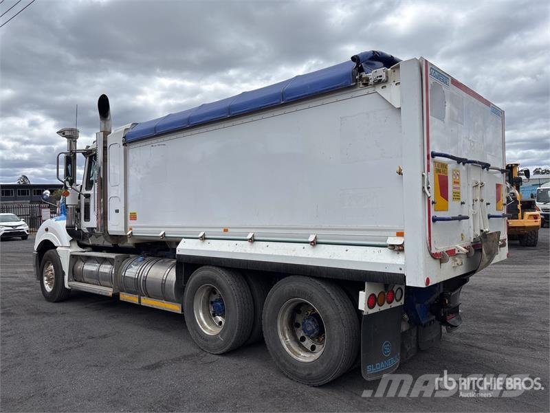 Mack CLXT Superliner 6x4 Sleeper T/A Dump Truck Самоскиди