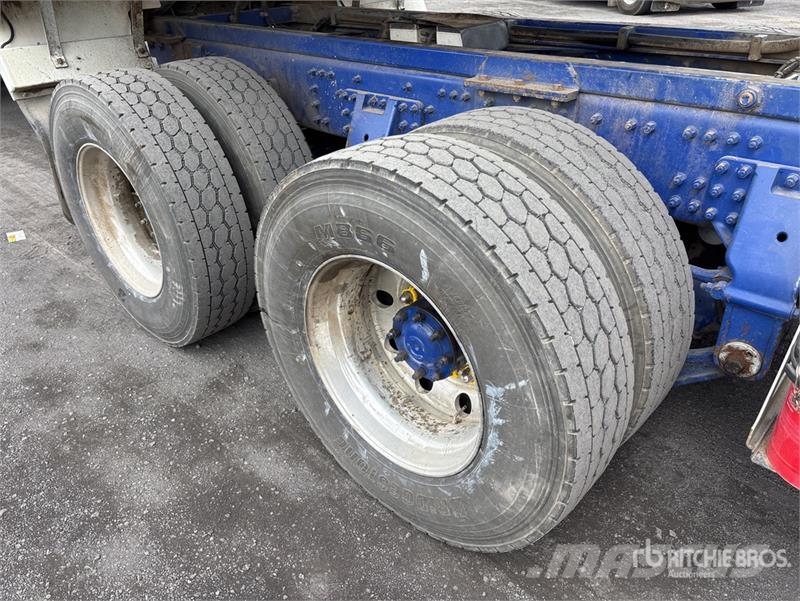 Mack CLXT Superliner 6x4 Sleeper T/A Dump Truck Самоскиди