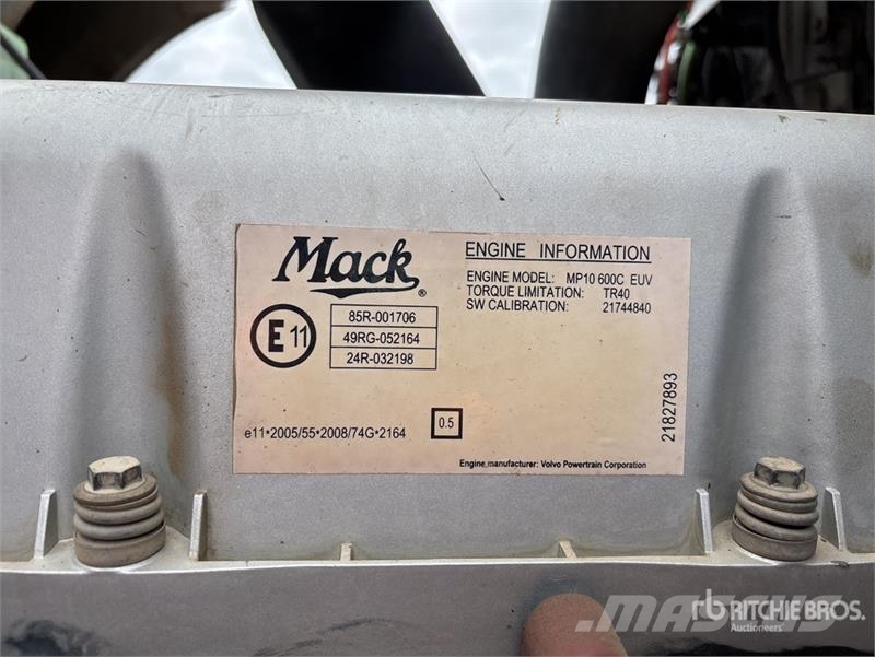 Mack CLXT Superliner 6x4 Sleeper T/A Dump Truck Самоскиди