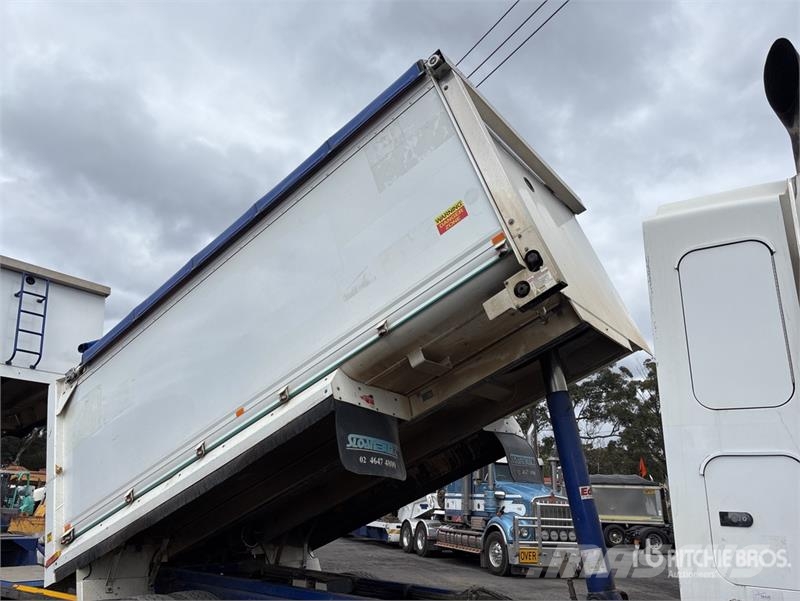 Mack CLXT Superliner 6x4 Sleeper T/A Dump Truck Самоскиди