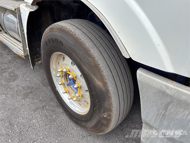 Mack CLXT Superliner 6x4 Sleeper T/A Dump Truck Самоскиди