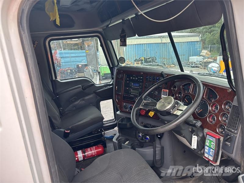 Mack CLXT Superliner 6x4 Sleeper T/A Dump Truck Pašizgāzējs