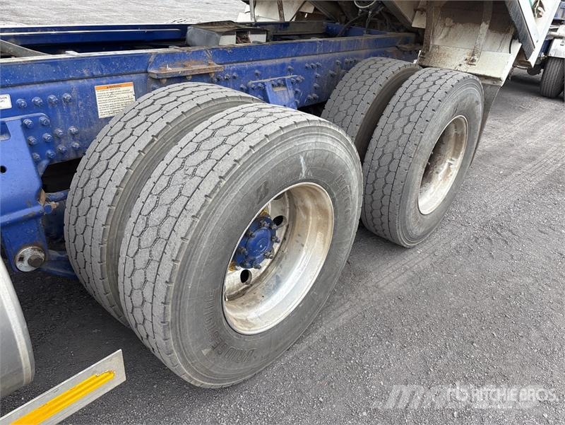 Mack CLXT Superliner 6x4 Sleeper T/A Dump Truck Самоскиди