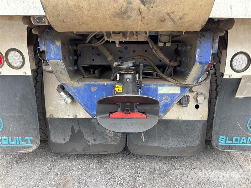 Mack CLXT Superliner 6x4 Sleeper T/A Dump Truck Самоскиди