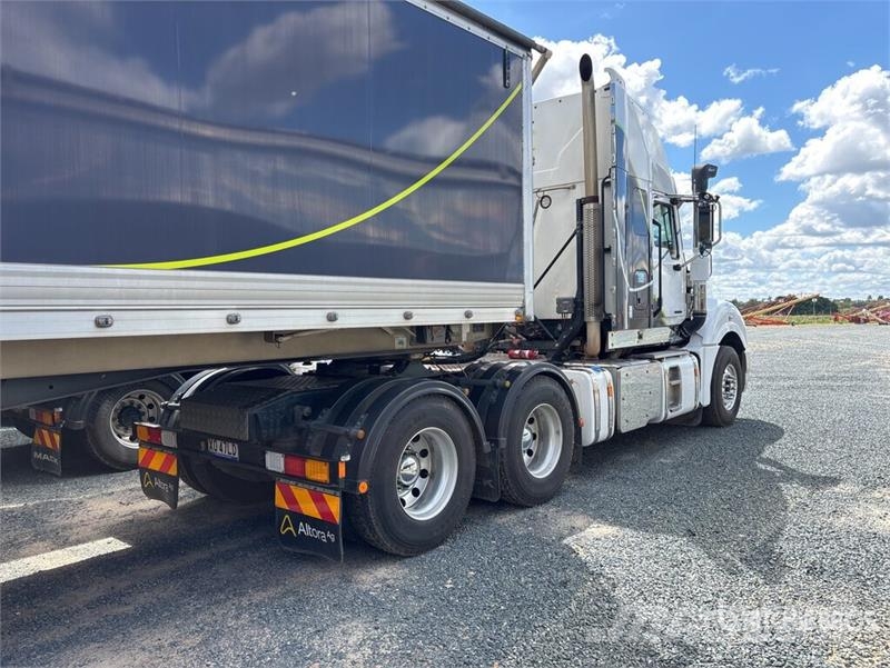 Mack CLXT Superliner 6x4 T/A Sleeper Truck Tractor Dragbilar