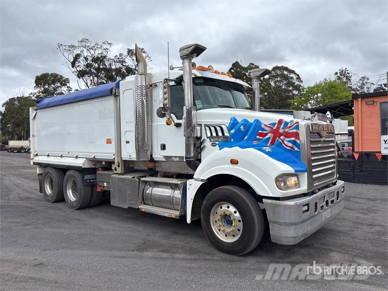 Mack CLXT Superliner 6x4 Sleeper T/A Dump Truck Самоскиди