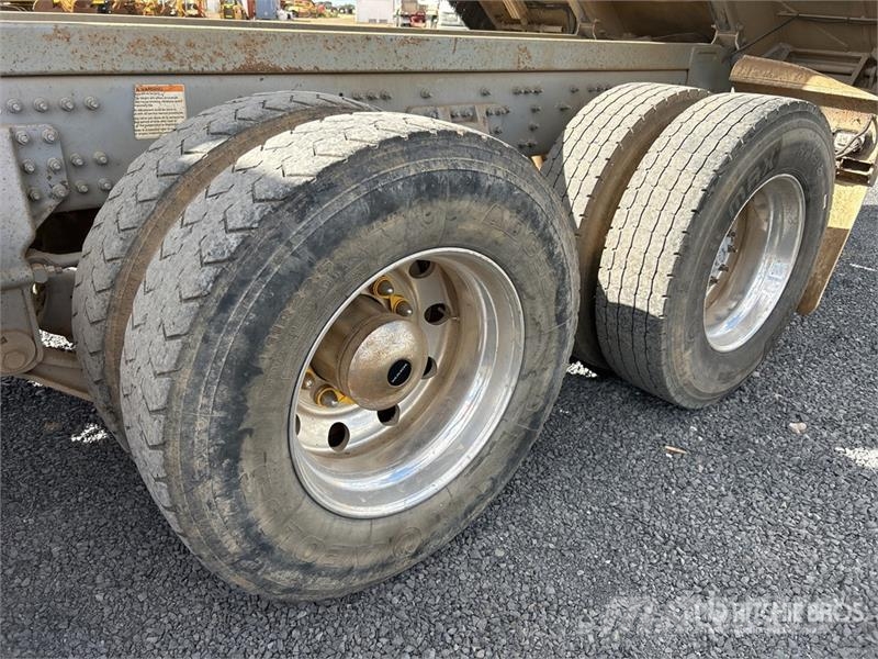 Mack CMHR Trident 6x4 T/A Dump Truck Грузовики-Самосвалы