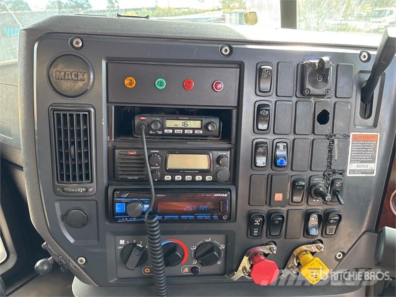 Mack CMMR Granite 6x4 T/A Dump Truck 傾卸式卡車