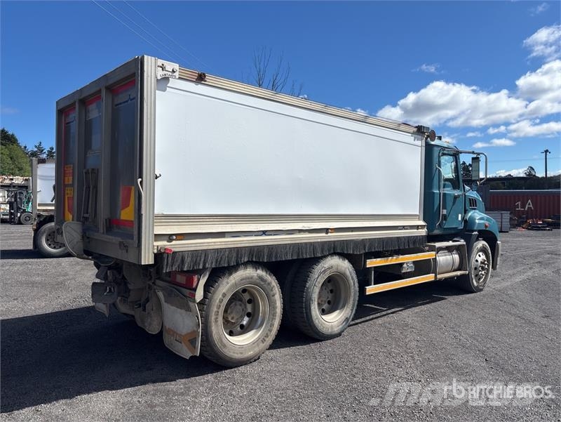Mack CMMR Granite 6x4 T/A Dump Truck Autobasculanta