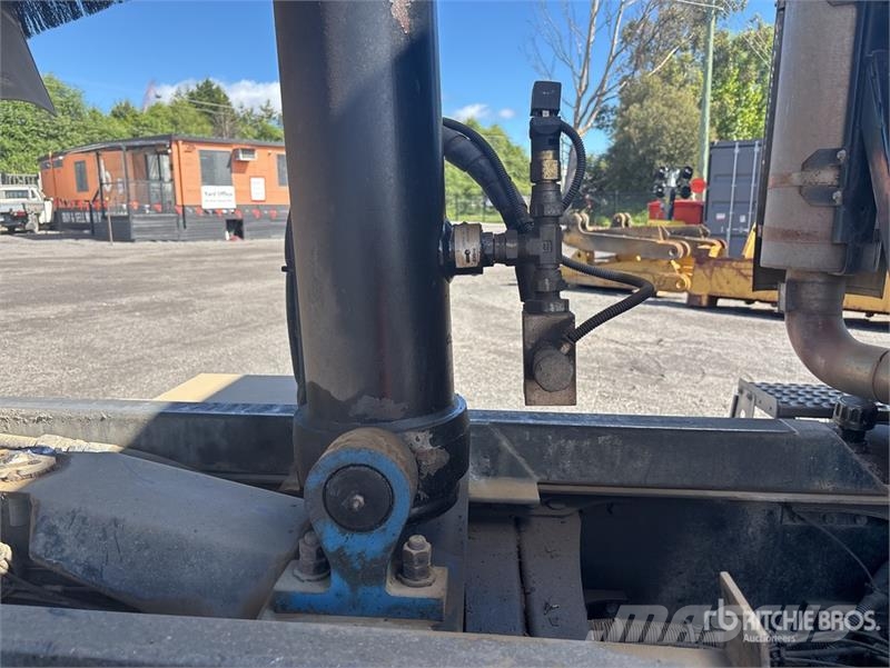 Mack CMMR Granite 6x4 T/A Dump Truck Autobasculanta