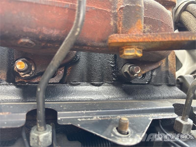 Mack CX688RST Vision 6x4 T/A Sleeper Truck Tractor وحدات الجر