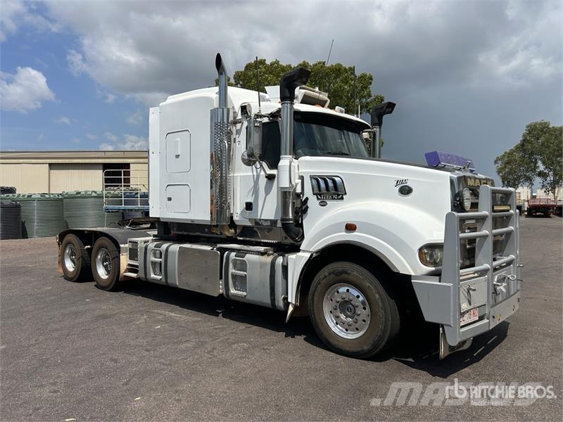 Mack CXXT Titan 6x4 T/A Sleeper Truck Tractor Vilcēji