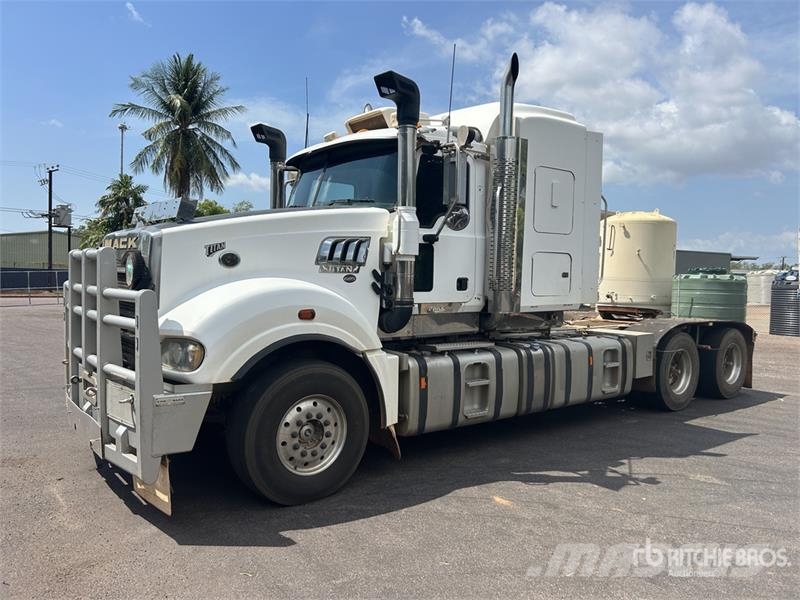 Mack CXXT Titan 6x4 T/A Sleeper Truck Tractor Vilcēji