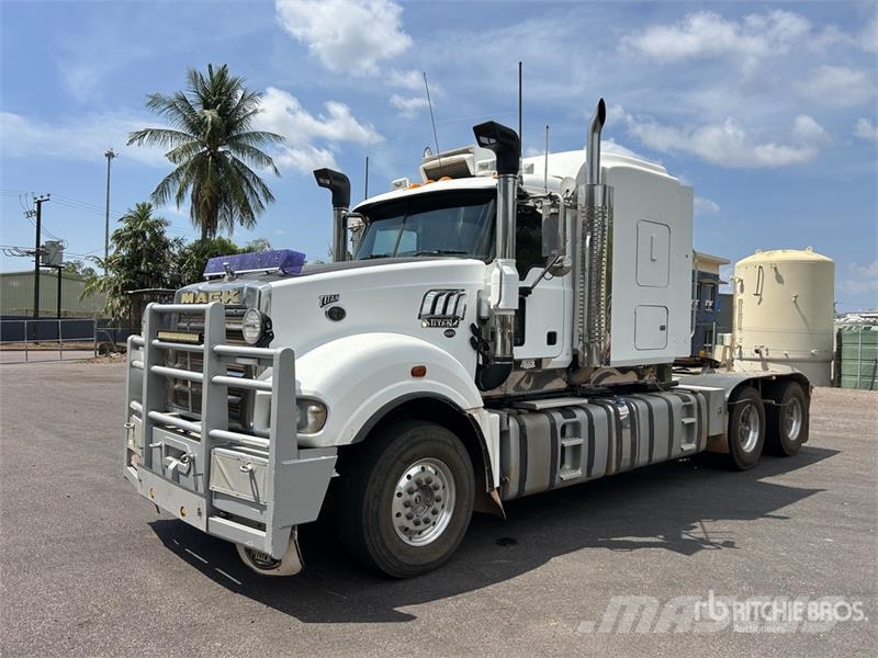 Mack CXXT Titan 6x4 T/A Sleeper Truck Tractor Vilcēji