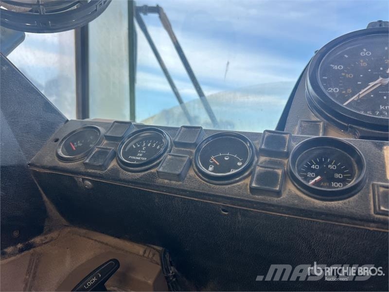 Mack MCR 18000 L 8x4 Twin-Steer Water Truck Cisterny na vodu