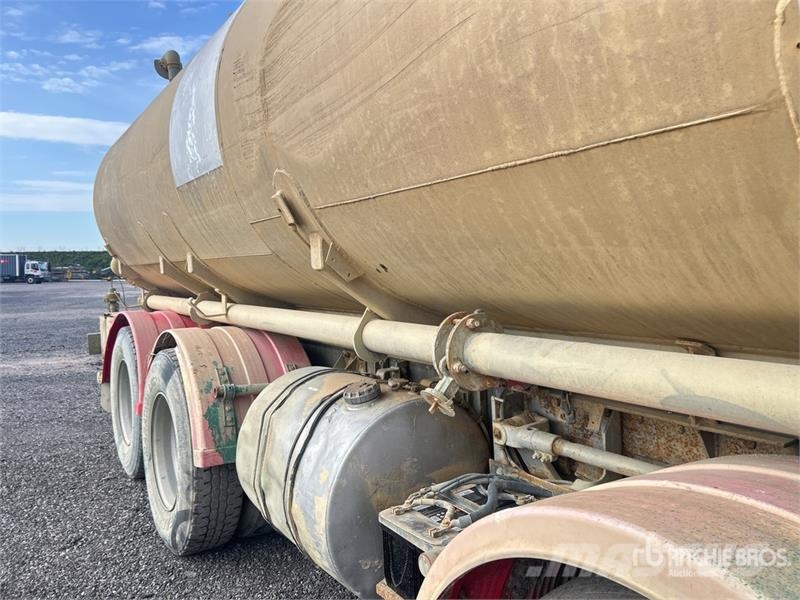 Mack MCR 18000 L 8x4 Twin-Steer Water Truck Camion citerne à eau