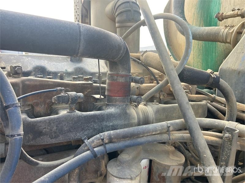Mack MCR 18000 L 8x4 Twin-Steer Water Truck Camion citerne à eau