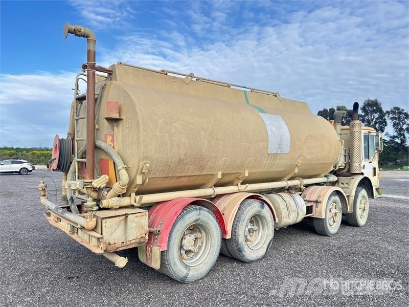Mack MCR 18000 L 8x4 Twin-Steer Water Truck Camion citerne à eau