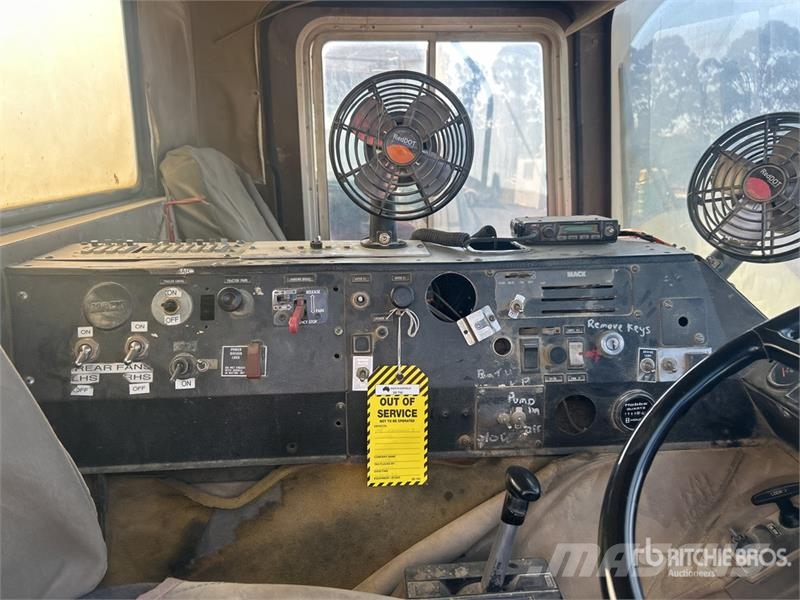 Mack MCR 18000 L 8x4 Twin-Steer Water Truck Cisterny na vodu