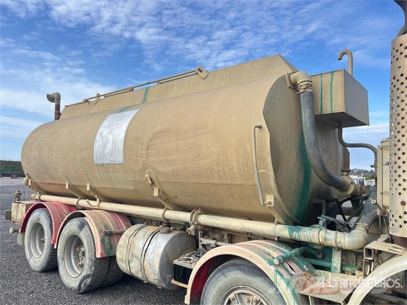 Mack MCR 18000 L 8x4 Twin-Steer Water Truck Camion citerne à eau