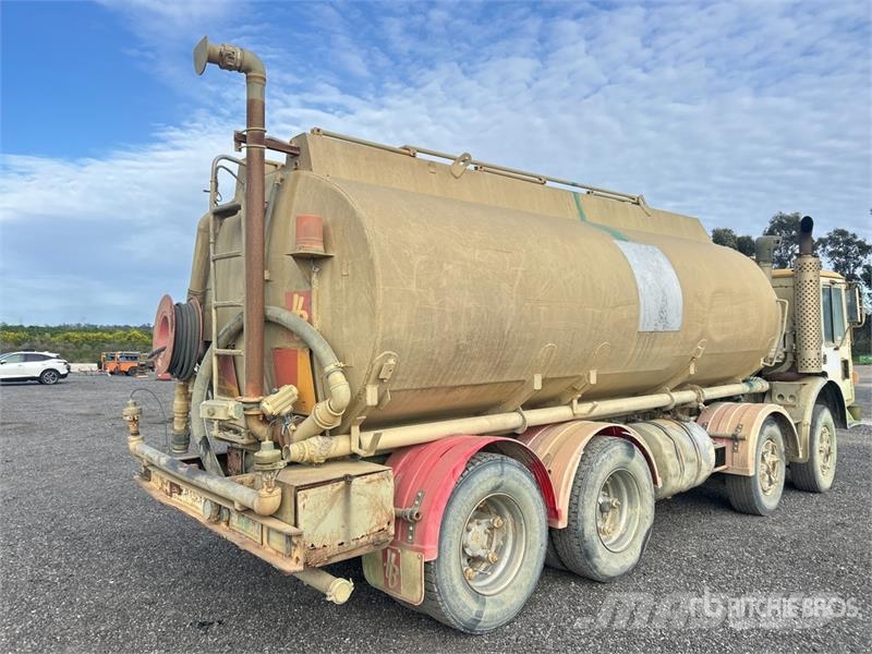 Mack MCR 18000 L 8x4 Twin-Steer Water Truck Camion citerne à eau