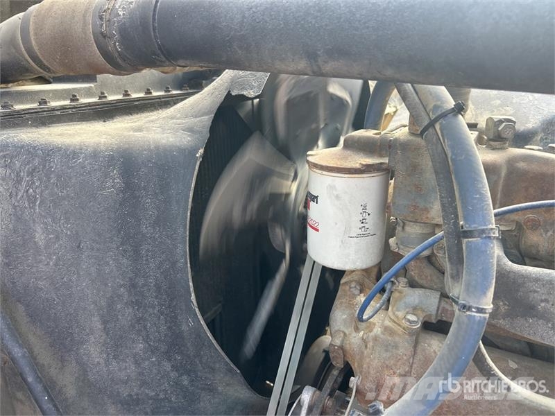 Mack MCR 18000 L 8x4 Twin-Steer Water Truck Camion citerne à eau