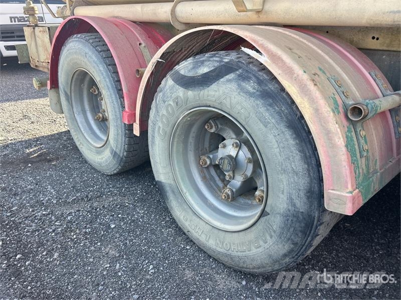 Mack MCR 18000 L 8x4 Twin-Steer Water Truck Cisterny na vodu