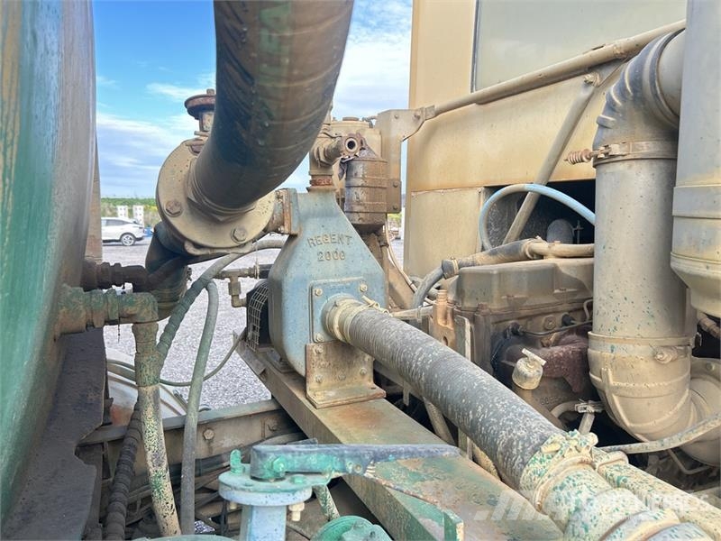Mack MCR 18000 L 8x4 Twin-Steer Water Truck Camion citerne à eau