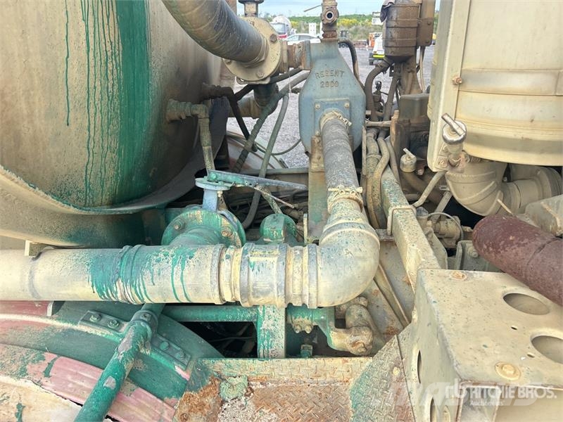 Mack MCR 18000 L 8x4 Twin-Steer Water Truck Camion citerne à eau