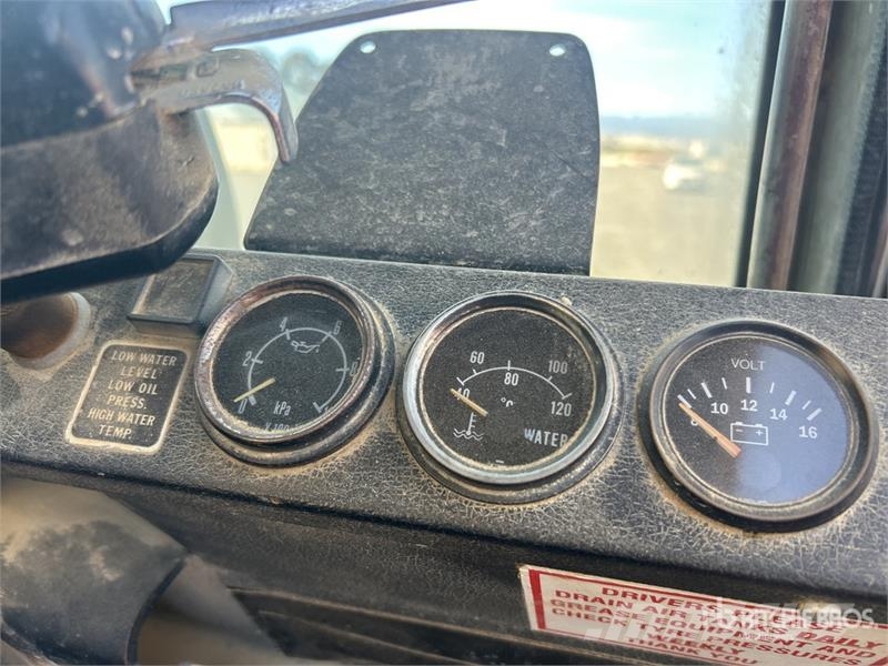 Mack MCR 18000 L 8x4 Twin-Steer Water Truck Cisterny na vodu