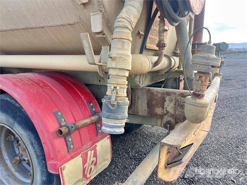 Mack MCR685RST 18000 L 8x4 Twin-Steer Water Truck Water bowser