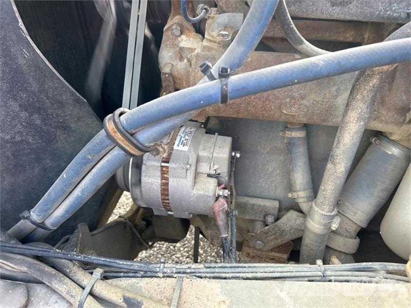 Mack MCR685RST 18000 L 8x4 Twin-Steer Water Truck Water bowser