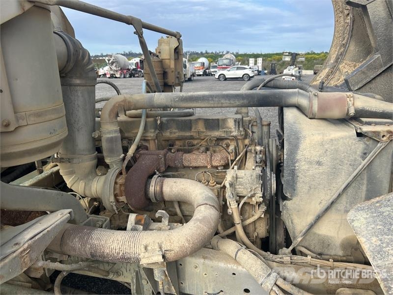 Mack MCR685RST 18000 L 8x4 Twin-Steer Water Truck Water bowser