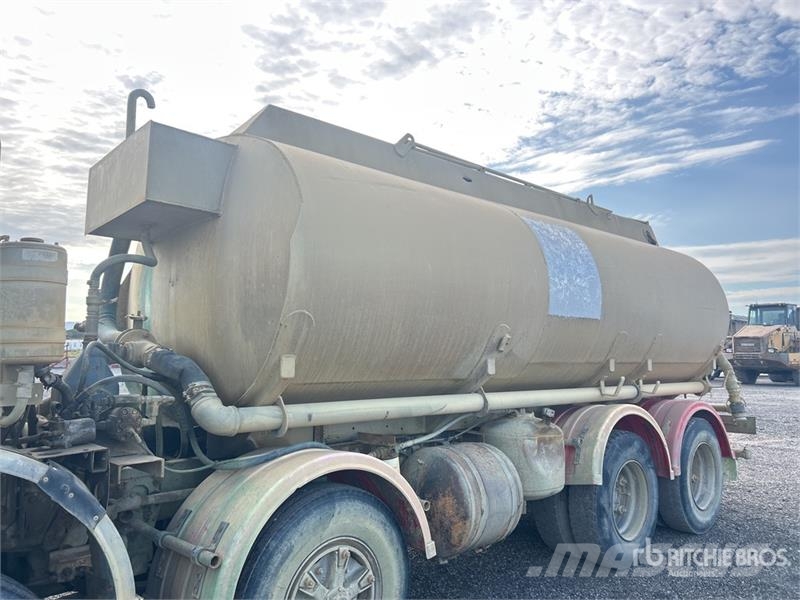 Mack MCR685RST 18000 L 8x4 Twin-Steer Water Truck Water bowser