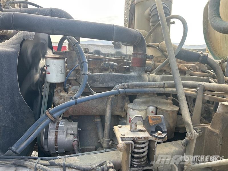Mack MCR685RST 18000 L 8x4 Twin-Steer Water Truck Water bowser