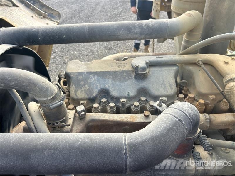 Mack MCR685RST 18000 L 8x4 Twin-Steer Water Truck Water bowser