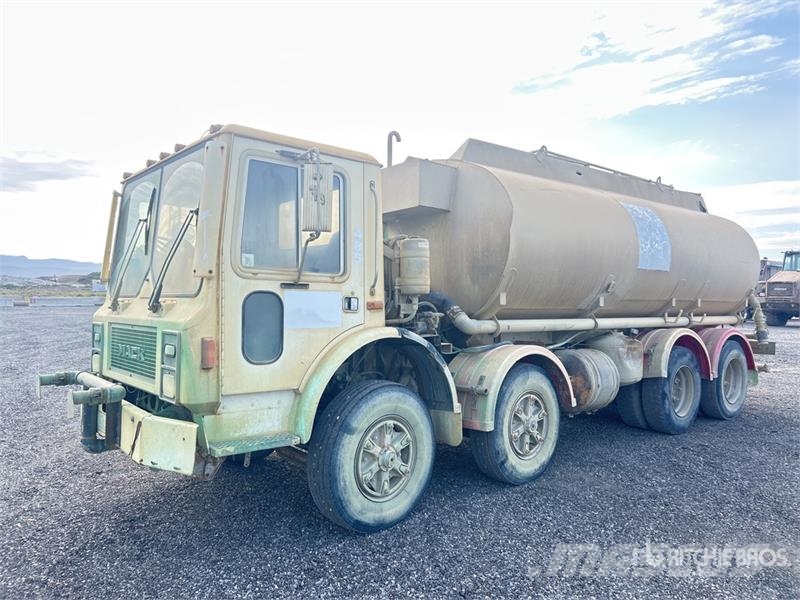 Mack MCR685RST 18000 L 8x4 Twin-Steer Water Truck Water bowser