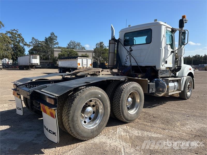 Mack Trident 6x4 T/A Day Cab Truck Tractor Tegljači