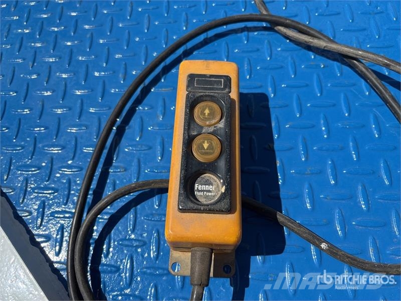 Macol Transport Equipment 7.4 m S/A Equipment Tra Car carrier