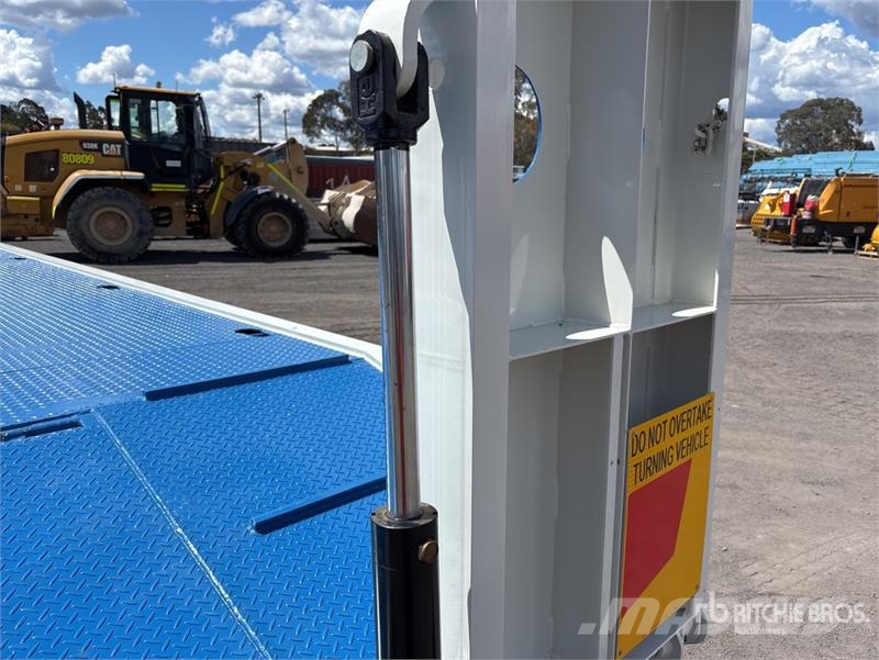 Macol Transport Equipment 7.4 m S/A Equipment Tra Car carrier