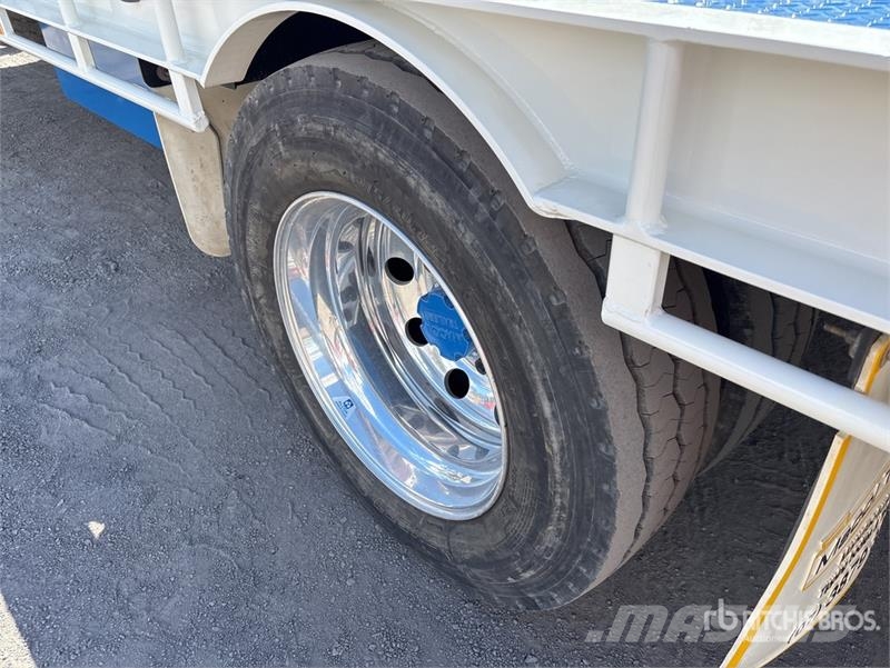 Macol Transport Equipment 7.4 m S/A Equipment Tra Car carrier