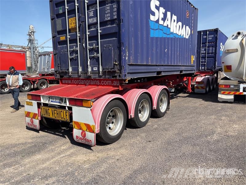 MaxiTrans 12.1 m Tri/A Container Trailer Konteinerveohaagised