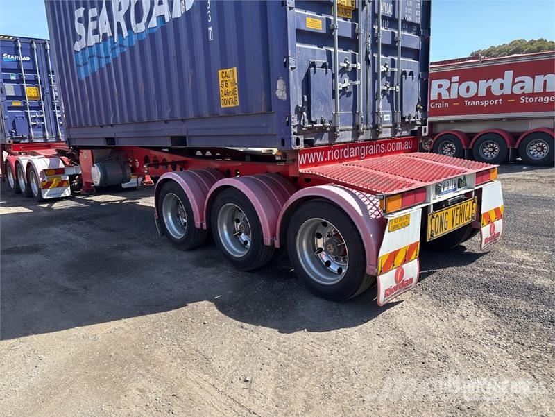 MaxiTrans 12.1 m Tri/A Container Trailer Konteinerveohaagised